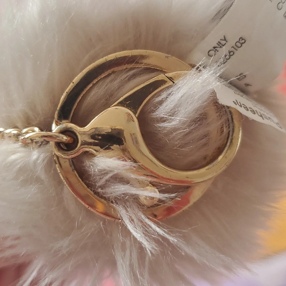 Pusheen Fluffy Pom Keychain - Picture 3 of 6